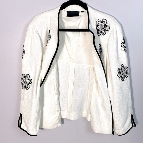 Carlisle Elegant White Tweed Jacket with black floral detailing size 18 - Picture 10 of 12